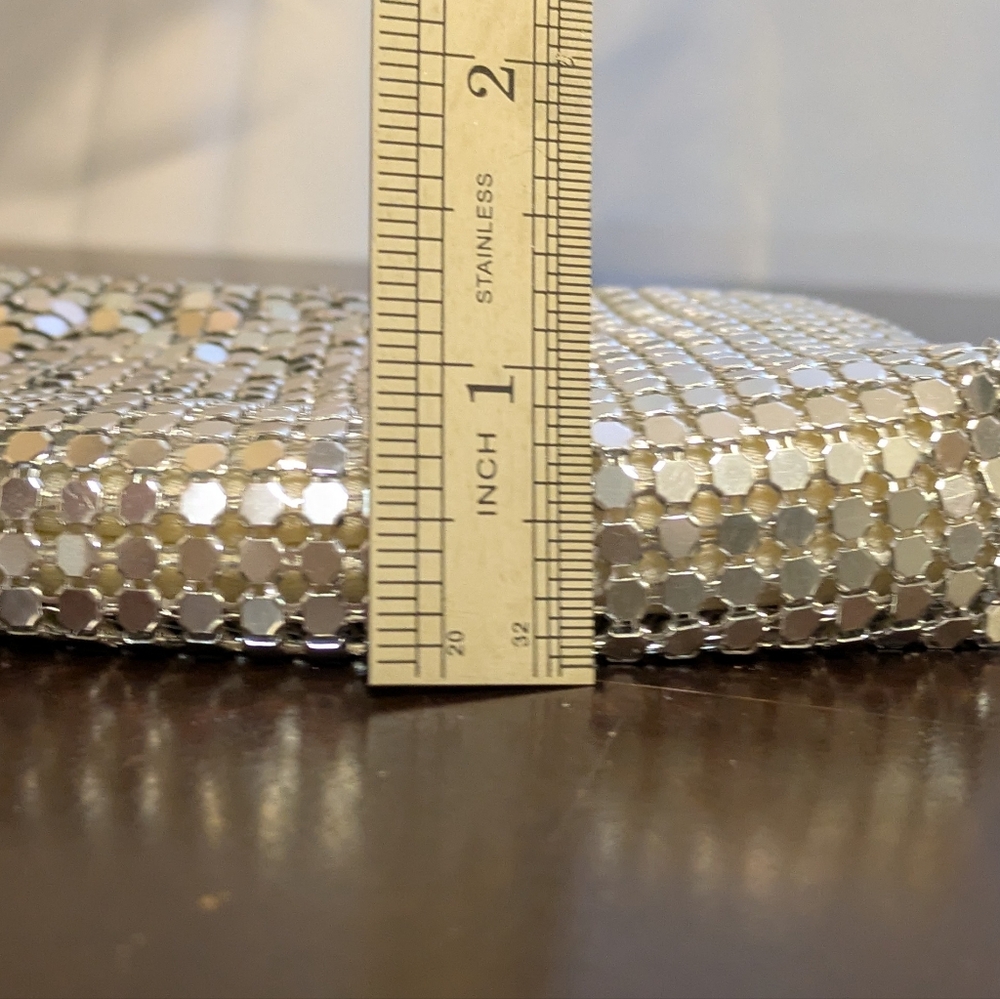 Soft and light Metal Mesh Evening Bag. - Picture 8 of 10